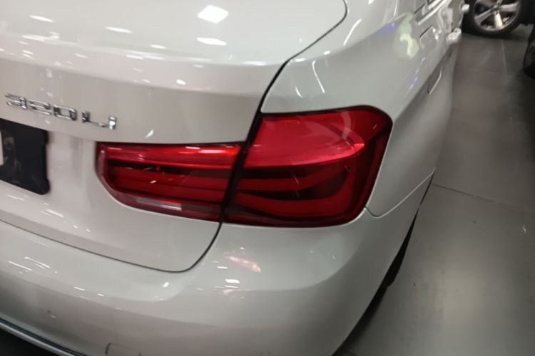 BMW 3 Series 2018 #8 BMW 3 Series 2018 car image #8