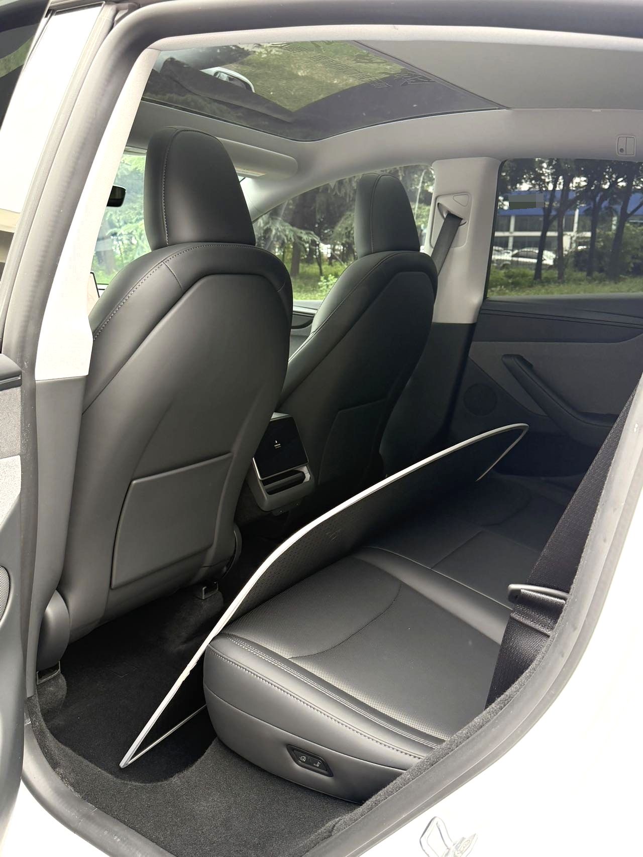 Tesla Model Y 2022 #5 Tesla Model Y 2022 car image #5