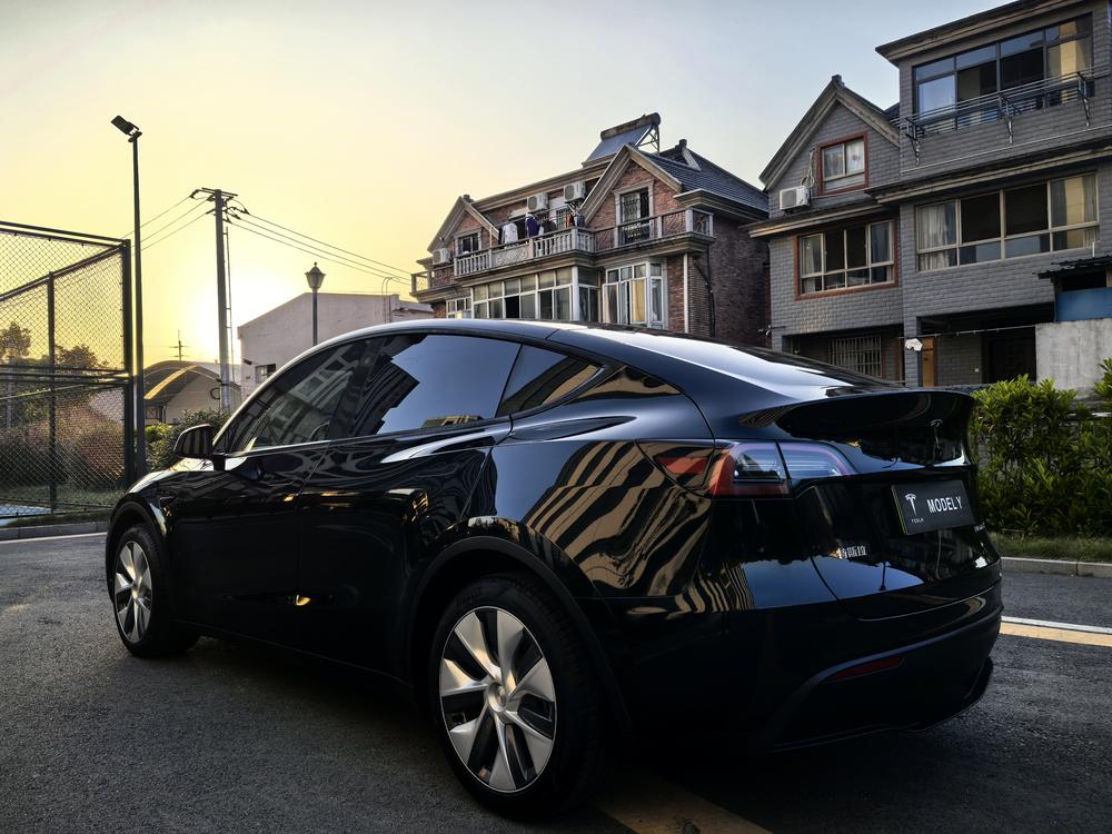 Tesla Model Y 2022 #5 Tesla Model Y 2022 car image #5