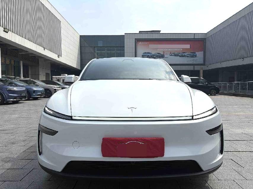 Tesla Model Y 2026 #2 Tesla Model Y 2026 car image #2
