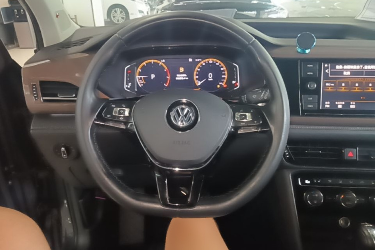 Volkswagen Tharu 2019 car image #11