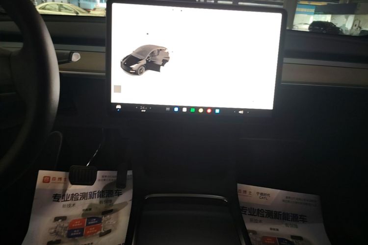 Tesla Model Y 2022 car image #17