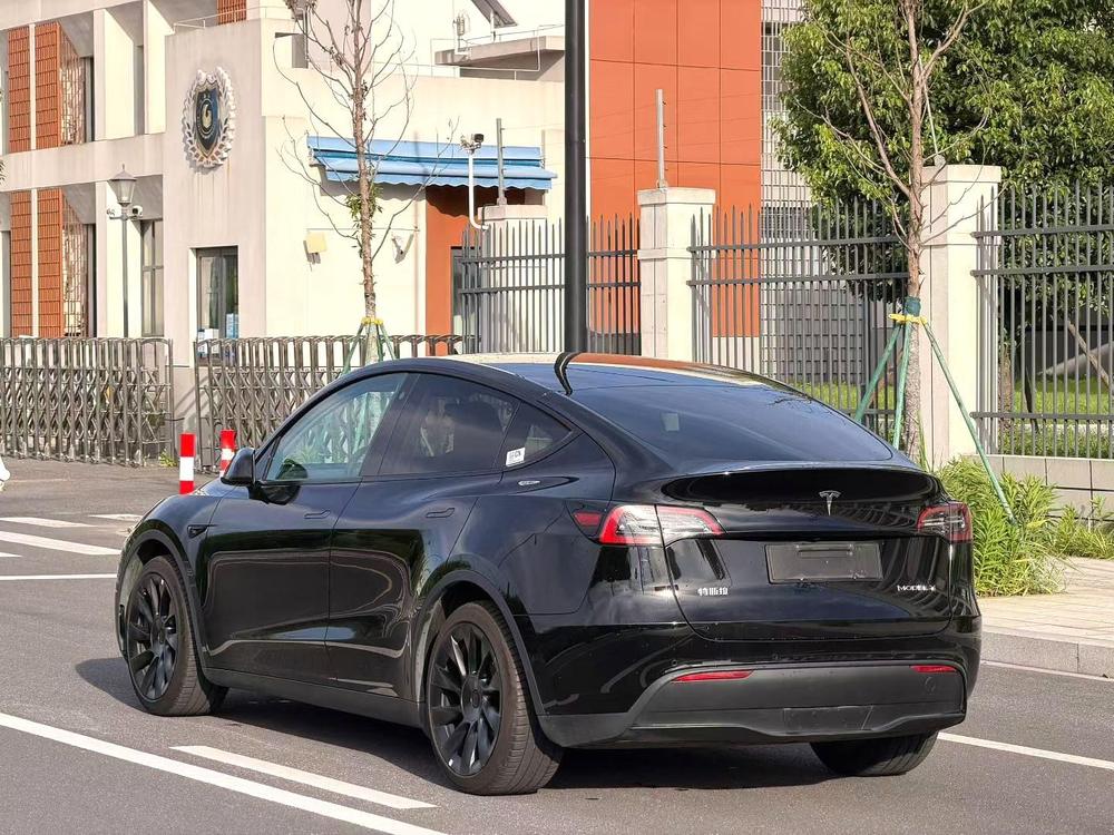 Tesla Model Y 2021 #4 Tesla Model Y 2021 car image #4