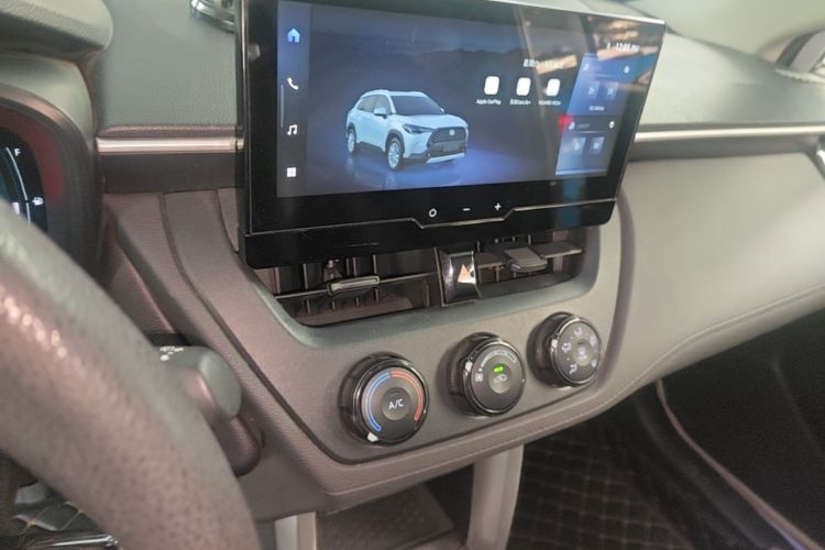 Toyota Corolla Cross 2023 immagine di auto #13