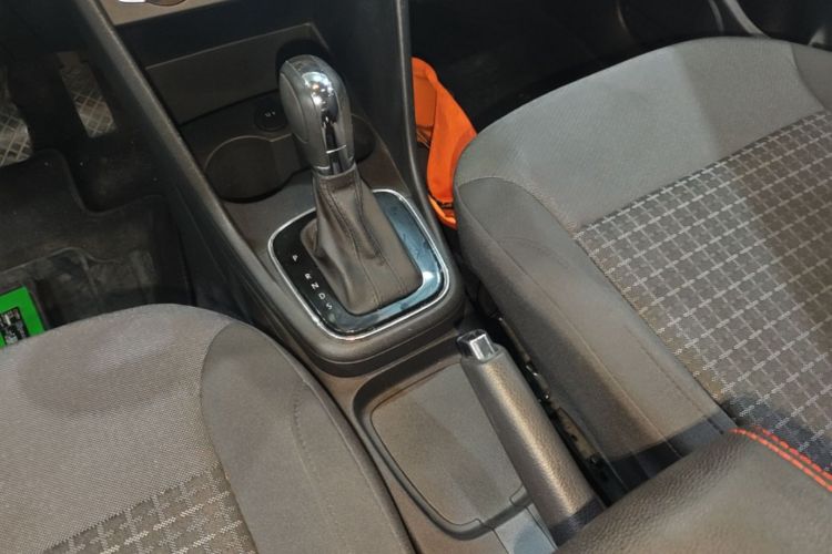 Volkswagen Polo 2018 car image #14