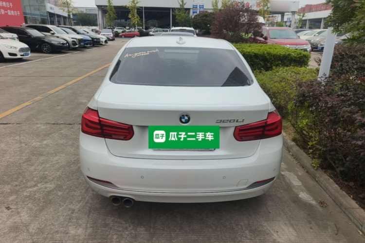 BMW 3 Series 2018 #6 BMW 3 Series 2018 car image #6