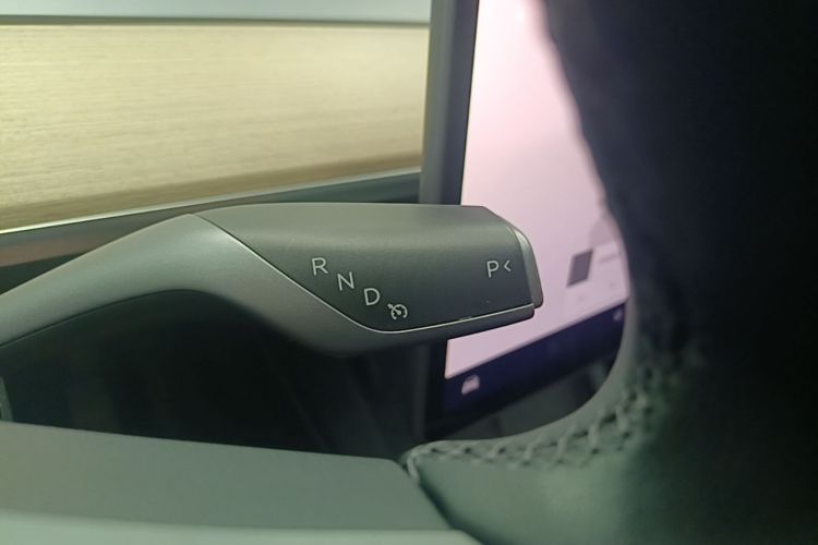 Tesla Model Y 2023 #14 Tesla Model Y 2023 car image #14