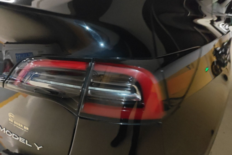 Tesla Model Y 2021 #8 Tesla Model Y 2021 car image #8