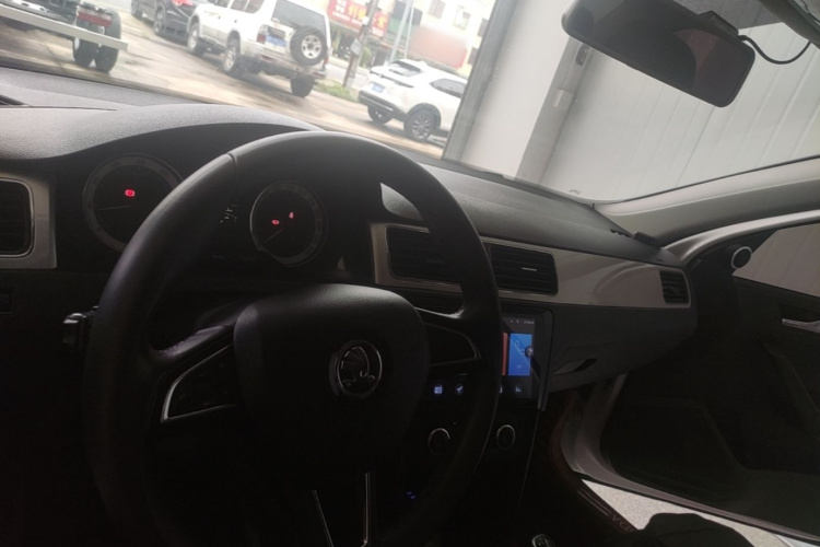 Skoda Rapid 2019 #10 Skoda Rapid 2019 image de voiture #10