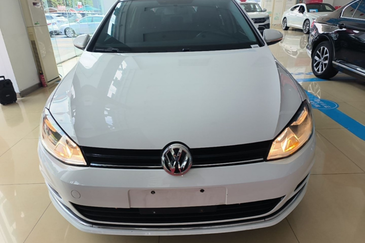 Volkswagen Golf 2017 car image #3