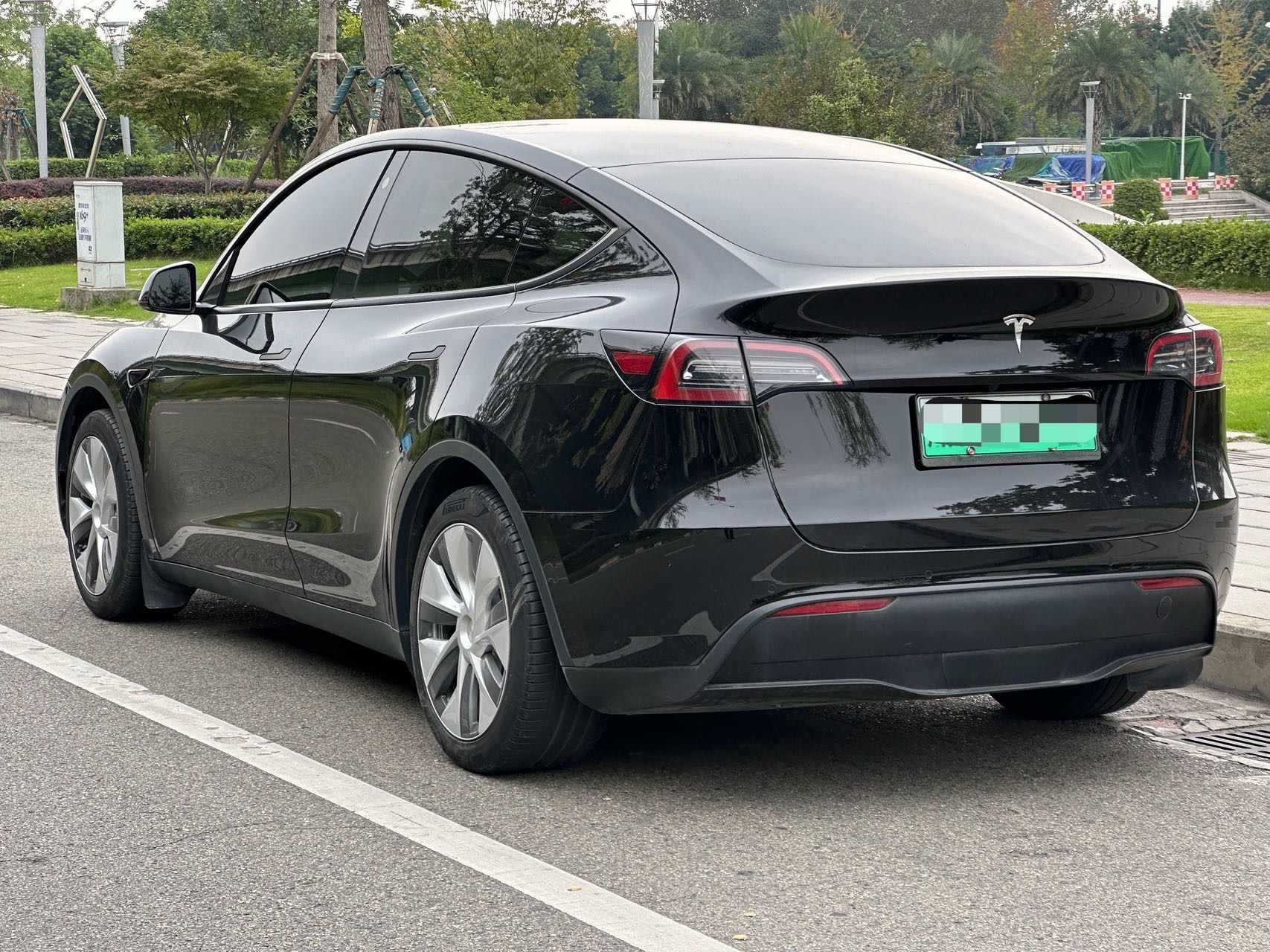 Tesla Model Y 2022 car image #9