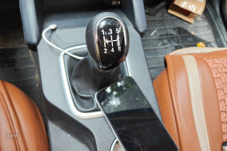 GEELY Vision X6 2017 immagine di auto #16