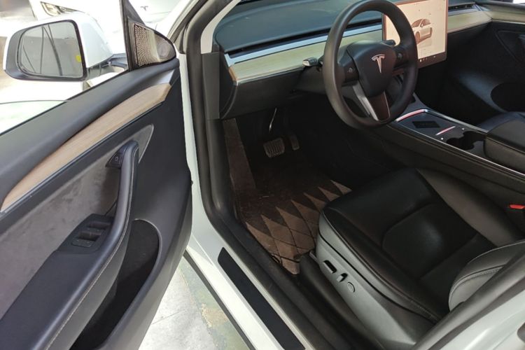 Tesla Model Y 2023 #16 Tesla Model Y 2023 car image #16