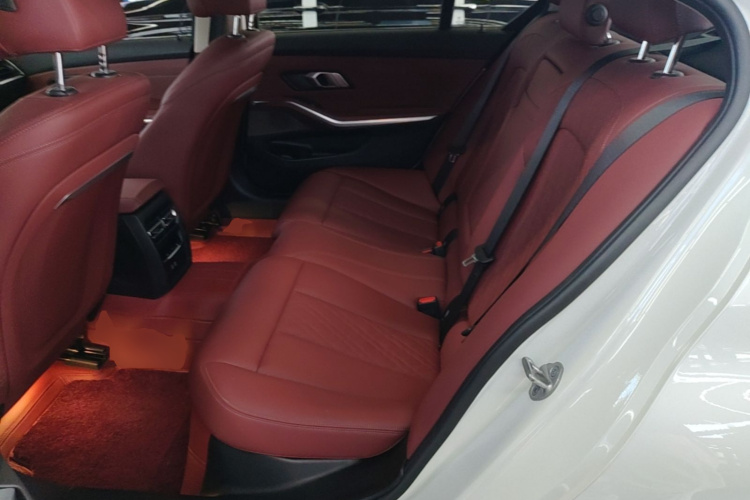 BMW 3 Series 2024 car image #17