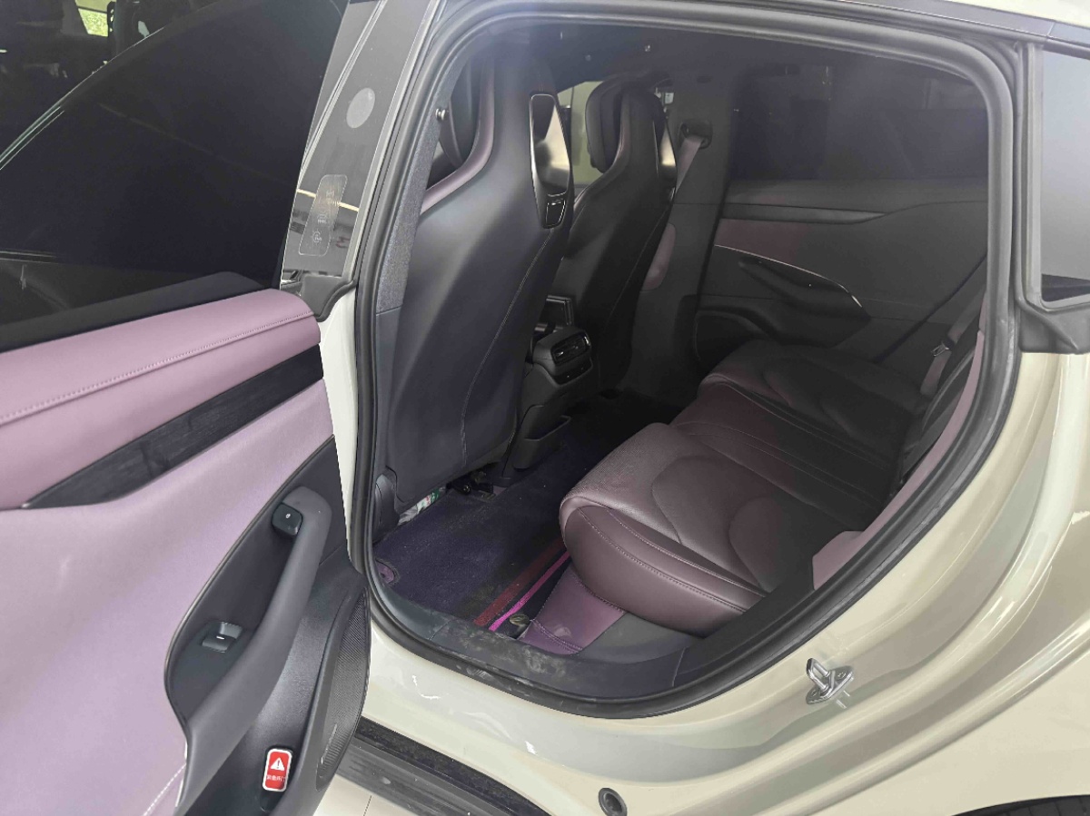MI SU7 2025 car image #3