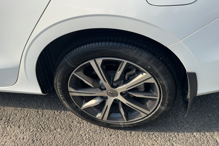 GEELY Emgrand 2022 car image #7