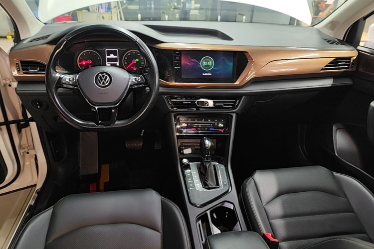 Volkswagen Tharu 2021 car image #10