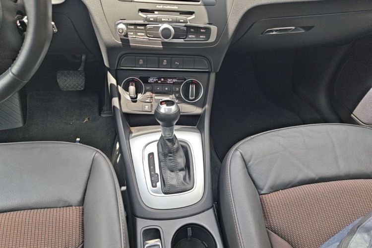 Audi Q3 2018 car image #14