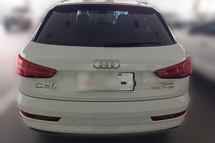 Audi Q3 2018 car image #6