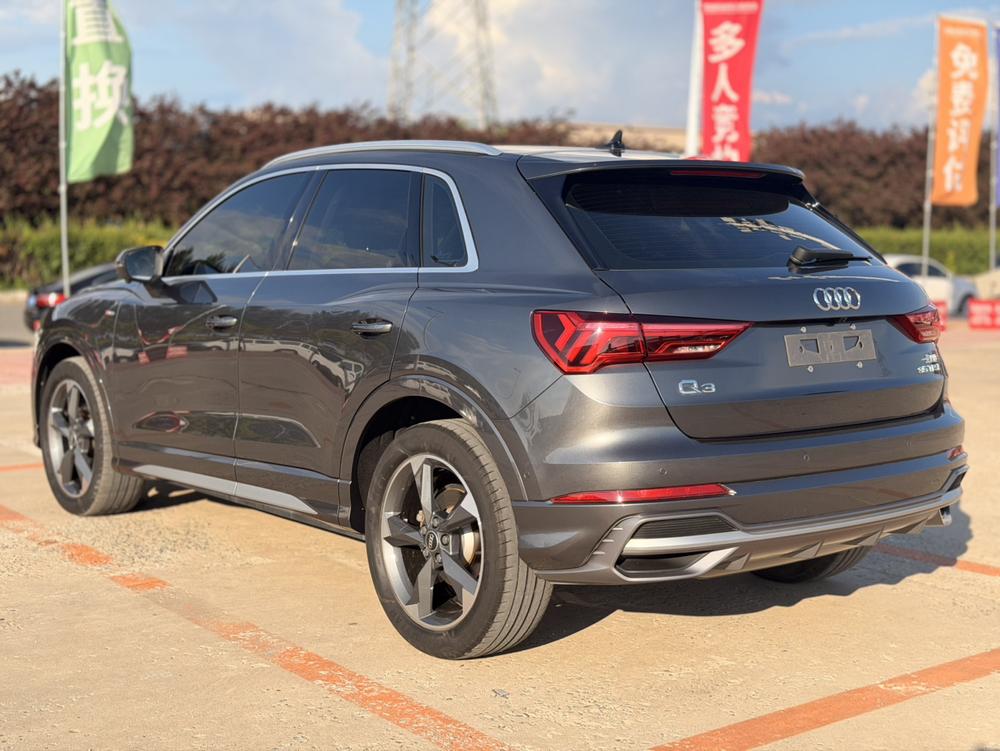 Audi Q3 2022 car image #4