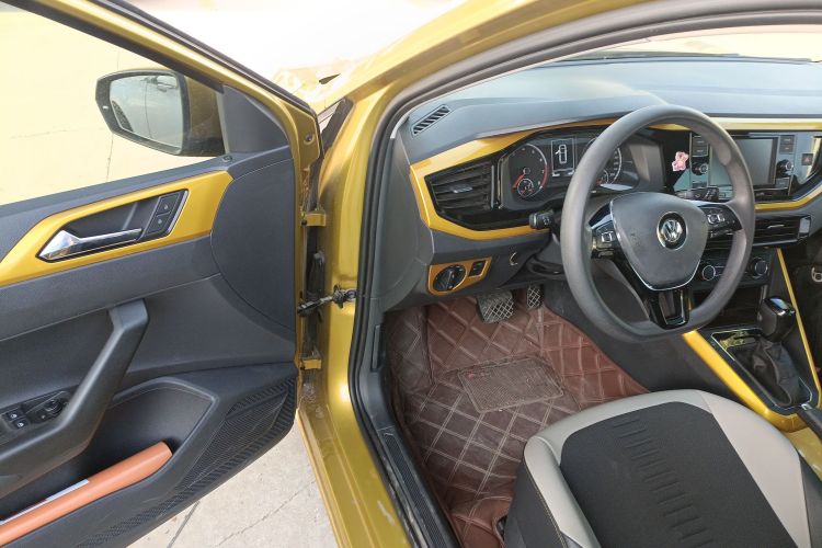 Volkswagen Polo 2019 car image #12