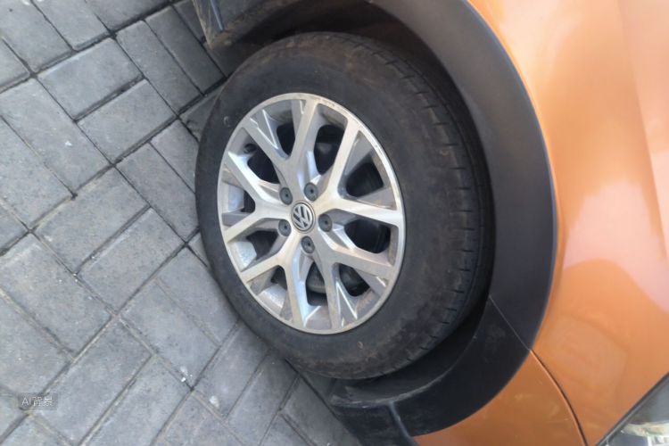 Volkswagen Polo 2015 car image #9