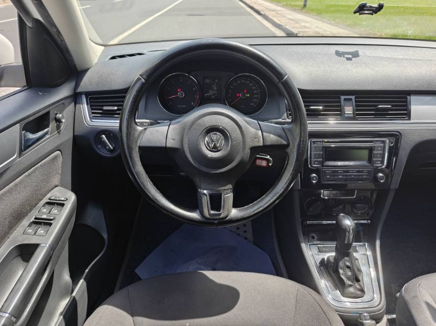 Volkswagen Bora 2014 car image #11