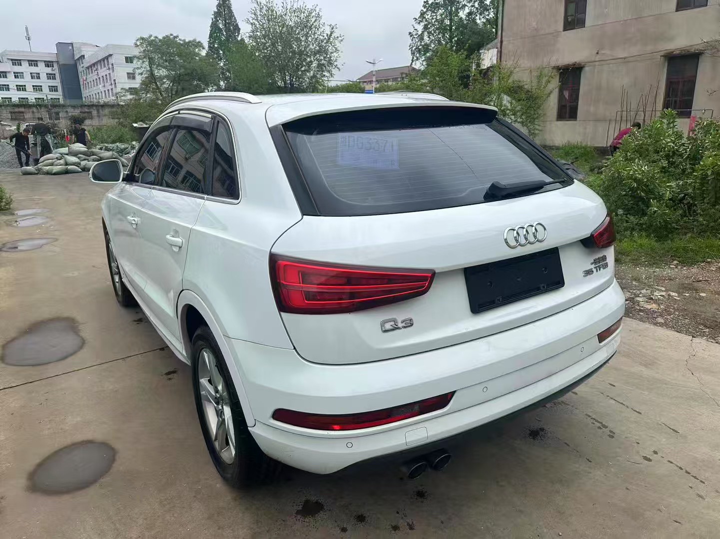 Audi Q3 2016 car image #6