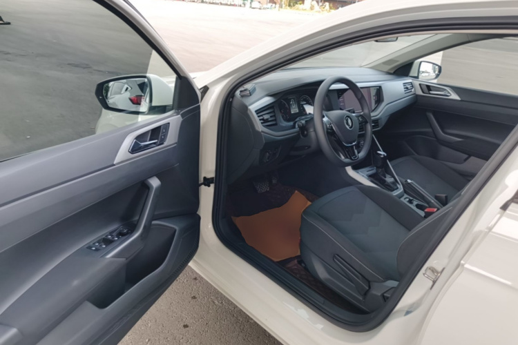 Volkswagen Polo 2021 car image #16