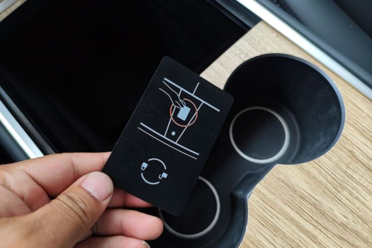 Tesla Model 3 2023 car image #14