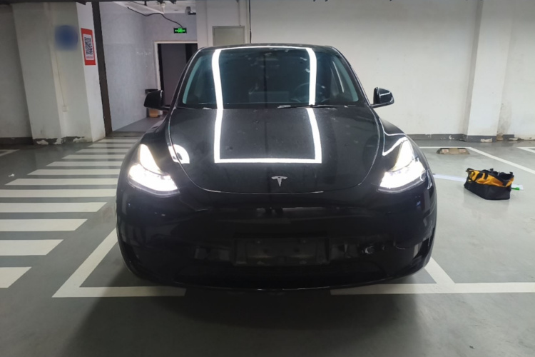 Tesla Model Y 2023 car image #3