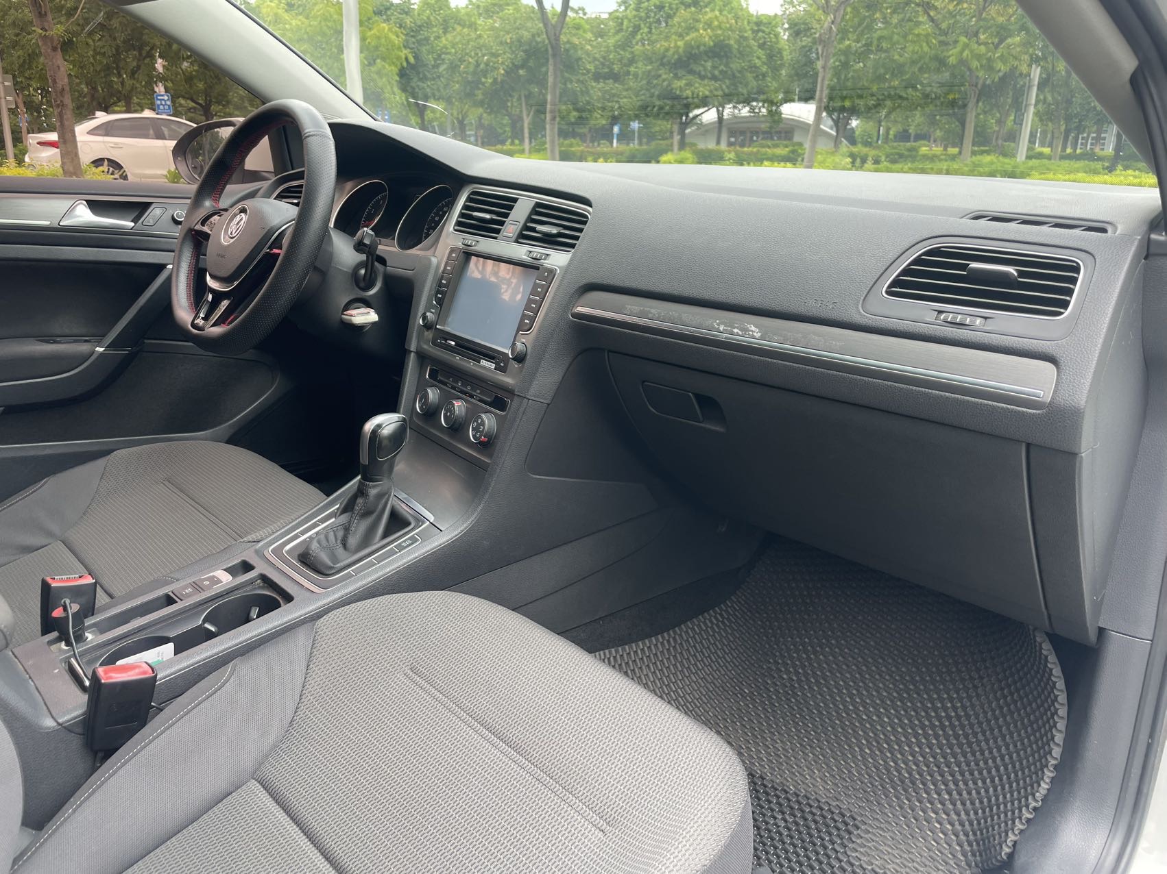Volkswagen Golf 2014 car image #13
