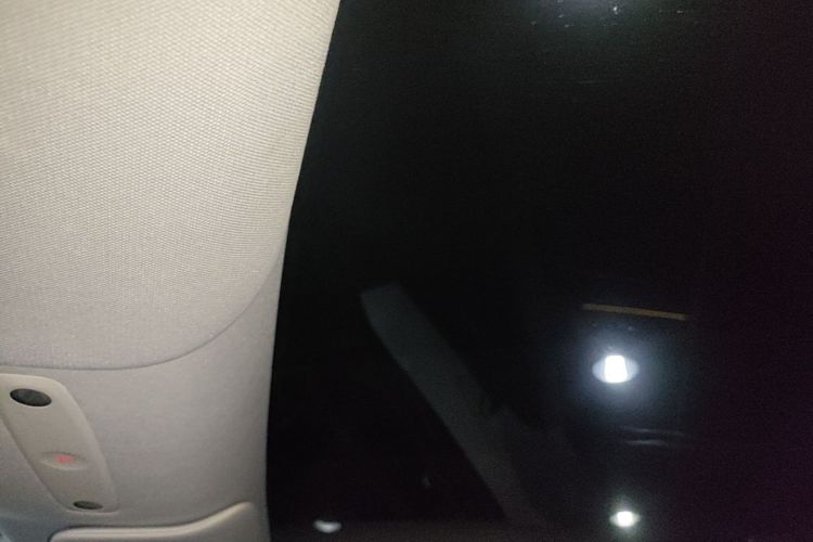 Tesla Model Y 2025 car image #18