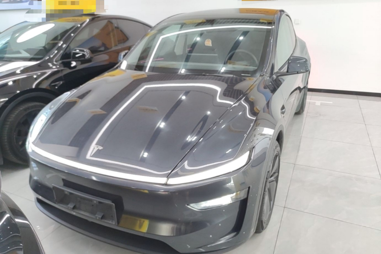 Tesla Model Y 2025 #3 Tesla Model Y 2025 car image #3