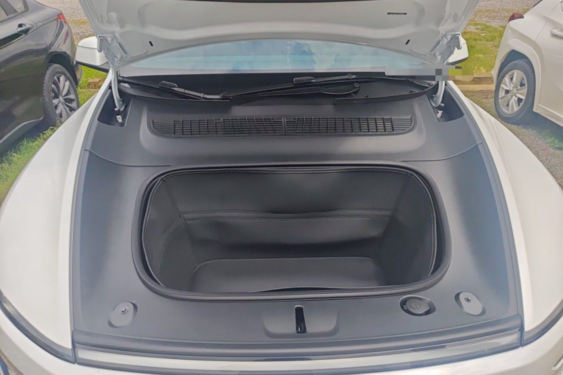 Tesla Model Y 2026 #10 Tesla Model Y 2026 car image #10