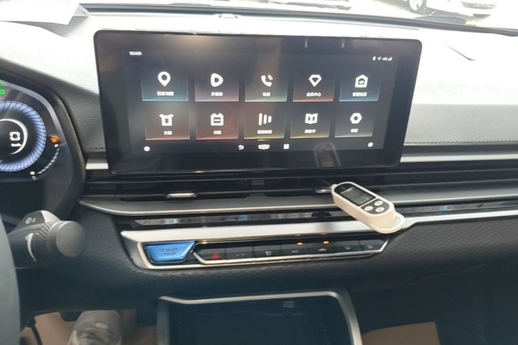 GEELY Emgrand 2022 car image #13