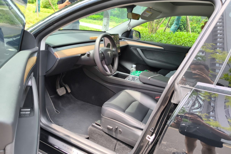 Tesla Model Y 2021 car image #13