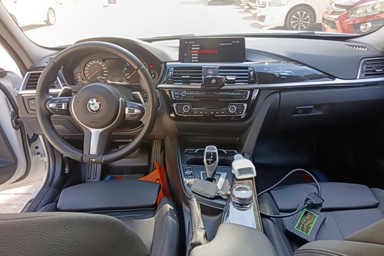 BMW 3 Series 2019 car image #10