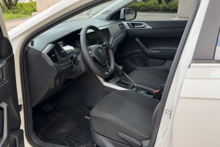 Volkswagen Polo 2020 car image #9