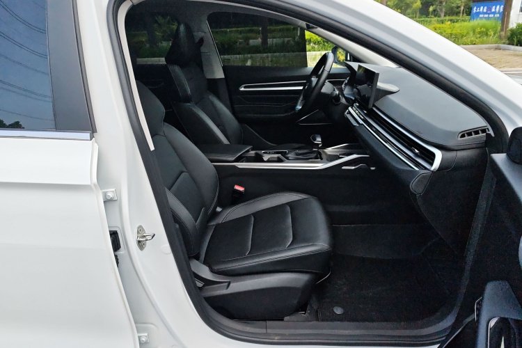 GEELY Emgrand 2024 #25 GEELY Emgrand 2024 car image #25