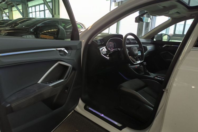 Audi Q3 2019 #16 Audi Q3 2019 car image #16