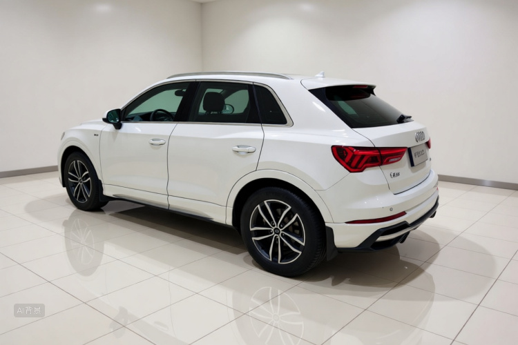 Audi Q3 2022 car image #5