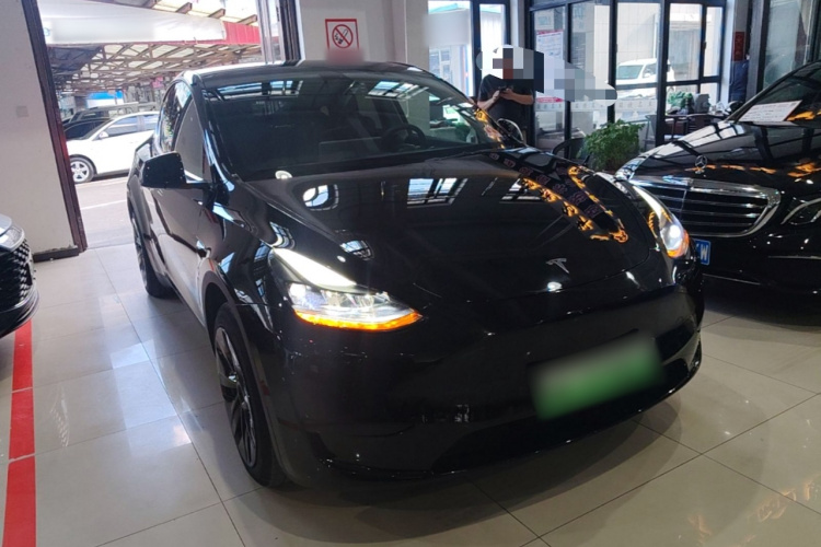 Tesla Model Y 2024 #4 Tesla Model Y 2024 car image #4