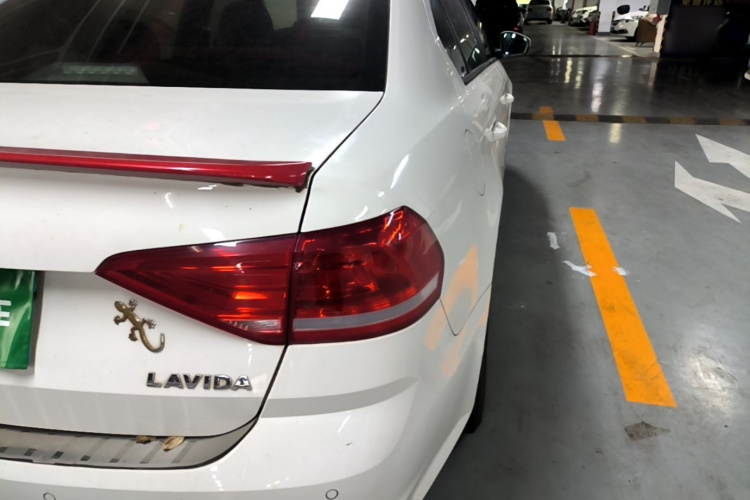 Volkswagen Lavida 2017 car image #8