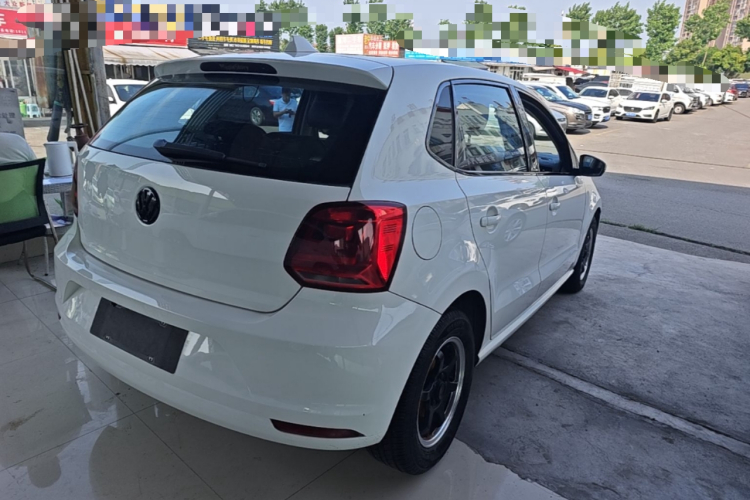 Volkswagen Polo 2015 car image #7