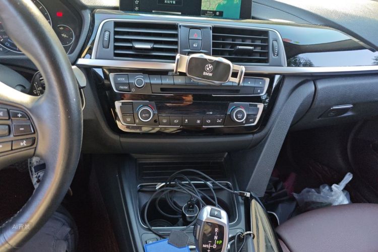 BMW 3 Series 2019 car image #15