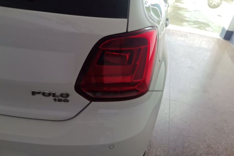 Volkswagen Polo 2016 car image #8