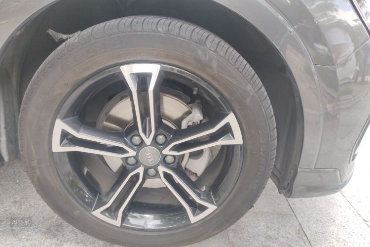 Audi Q3 2020 car image #9