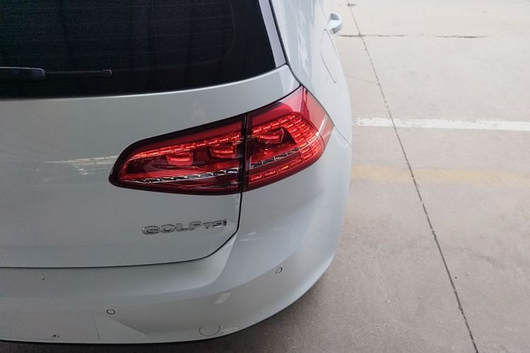 Volkswagen Golf 2015 car image #8