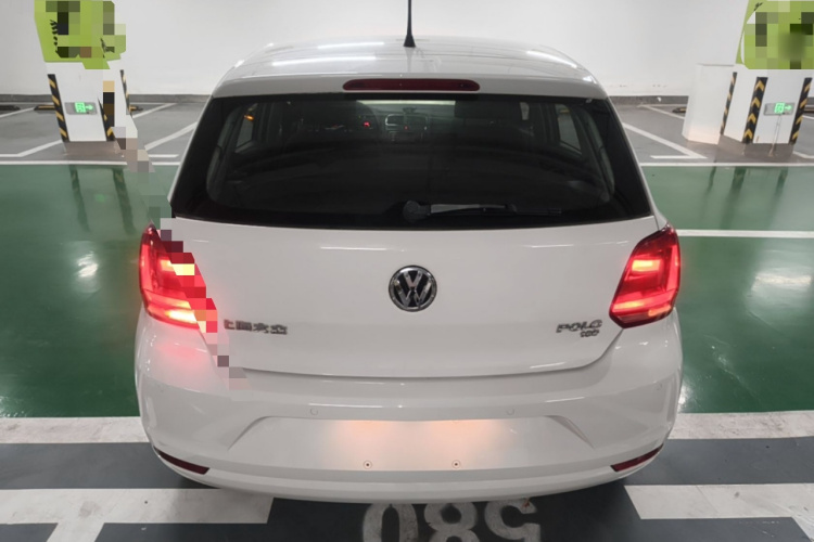 Volkswagen Polo 2015 car image #6